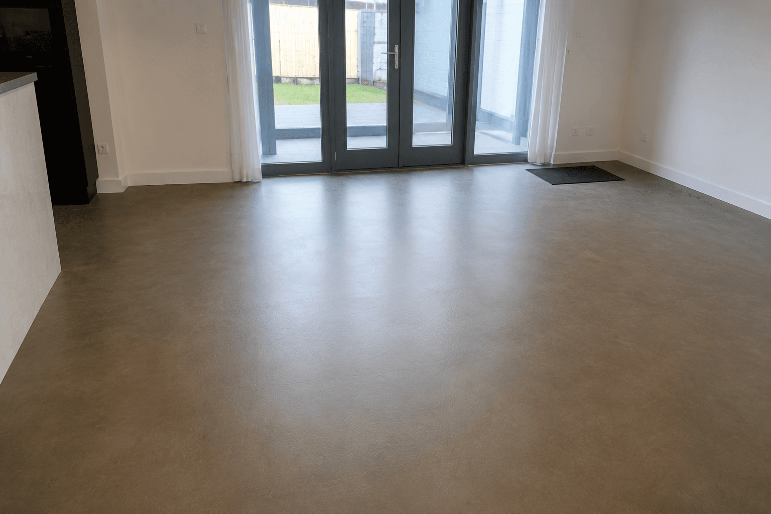 Vakkundig geëgaliseerde ondervloer klaar voor PVC montage
